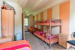 Schlafzimmer 2 mit Ablagen, und Stockbett